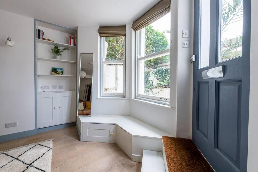 Lovely Self-Contained Basement Studio With Kitchen Londra Dış mekan fotoğraf