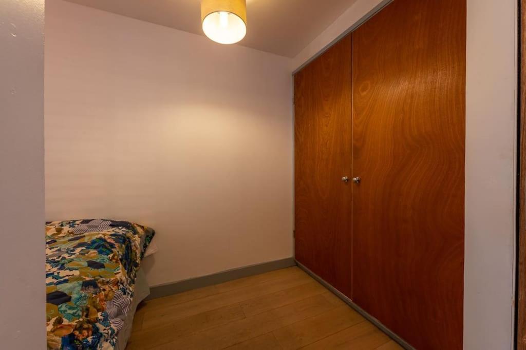 Lovely Self-Contained Basement Studio With Kitchen Londra Dış mekan fotoğraf