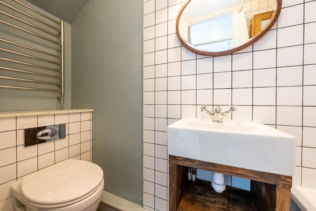 Lovely Self-Contained Basement Studio With Kitchen Londra Dış mekan fotoğraf
