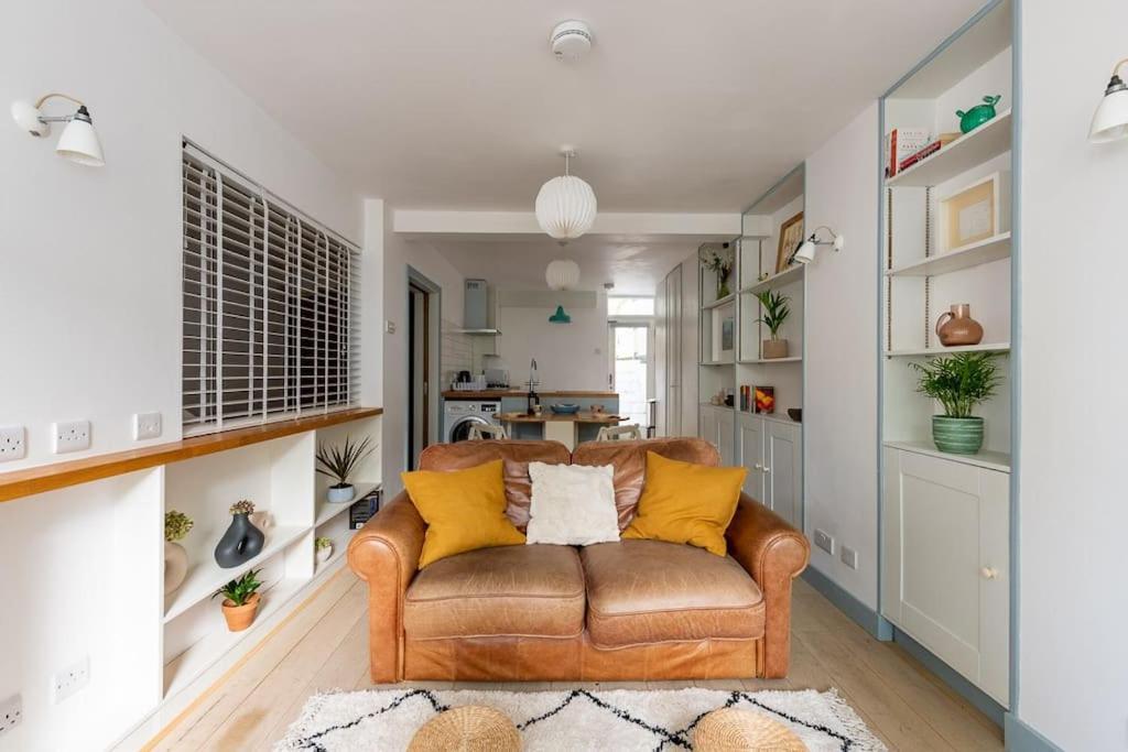 Lovely Self-Contained Basement Studio With Kitchen Londra Dış mekan fotoğraf